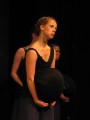 Die 10-Minuten-Tanz-Performance unter Leitung von Gnther Rebel brachte auch das Thema "Schwangerschaft im Studium" unterhaltsam auf die Bhne.