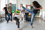 Capoeira macht Spa! Mitglieder des Hochschulsports der WWU trainierten den Tanz mit Studierenden. Foto upm / Peter Grewer