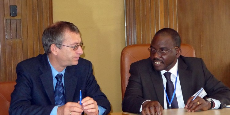 Dekan Prof. Dr. Andreas Hensel (links) mit Prof. William Otoo Ellis, Präsident der Kwame-Nkrumah-Universität für Wissenschaft und Technik<address>© WWU</address>