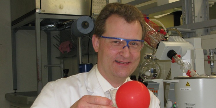 Prof. Dr. Jens Müller im Labor<address>© WWU - Sauer</address>
