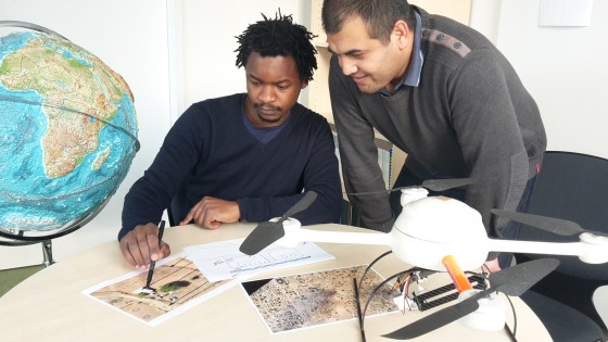 Malumbo Chipofya (l.) und Sahib Jan vom ifgi sind an dem Projekt beteiligt.