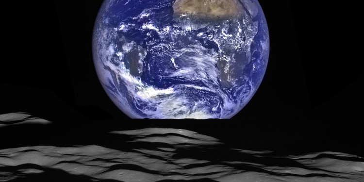Die Erde über dem Horizont des Mondes – aufgenommen vom &quot;Lunar Reconnaissance Orbiter&quot;<address>© NASA / Goddard / Arizona State University</address>