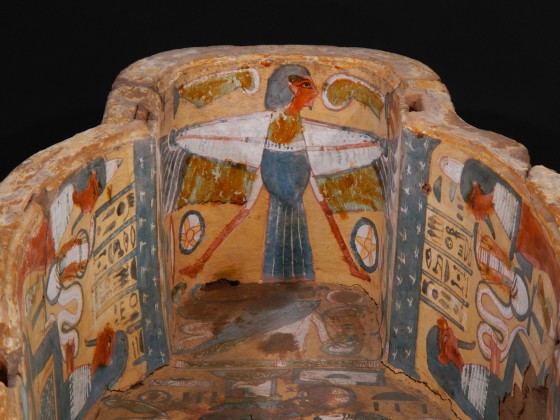 Am Kopfende des Sargs: der ägyptische "Seelenvogel".<address>© WWU - Archäologisches Museum</address>