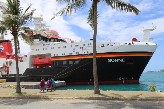 Die SONNE im Hafen von Nouméa<address>© Marie Heidenreich/Projektträger Jülich</address>