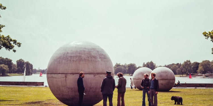 Berühmtes Motiv: Claes Oldenburgs &quot;Giant Pool Balls&quot; am Aasee wurden für die ersten &quot;Skulptur Projekte&quot; im Jahr 1977 installiert.<address>© LWL - Rudolf Wakonigg</address>