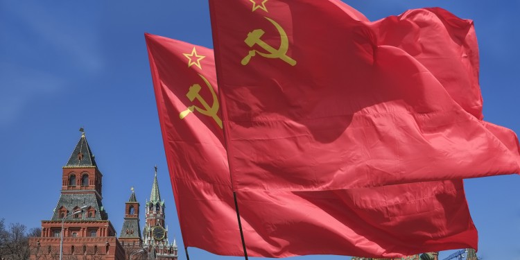 Sowjetische Flaggen<address>© fotolia.de / vagant</address>