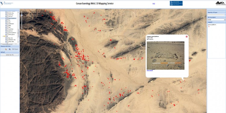 Squares lined with stones and filled with gravel, and with mats or palm leaves as a bed, served as sleeping places in the Bayuda Desert in Sudan. The large number of dots shows the high frequency of these beds.<address>© Münster University/W.A.D.I.; screenshot</address>