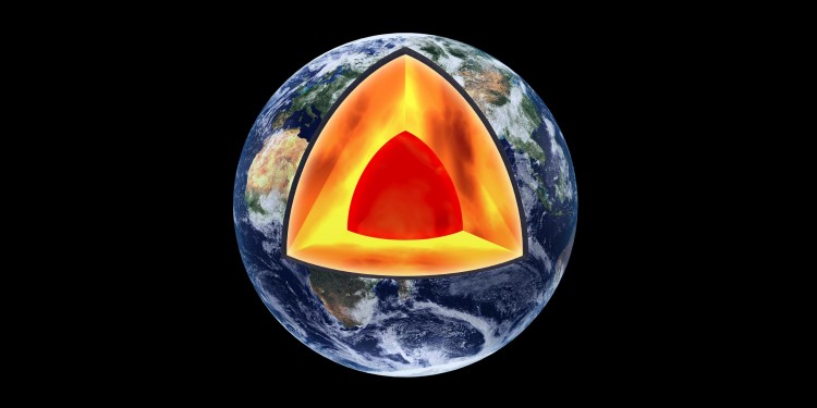 This is what the Earth inside looks like: Deep down lies the core of the Earth, followed by the Earth&#039;s mantle. The Earth&#039;s crust begins 35 kilometres below the surface.<address>© Peter Eggermann / Adobe Stock</address>