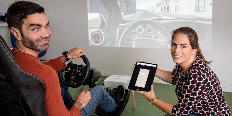 Over the past few years, Marcelo de Lima Galvao and Angela Schwering examined the navigational abilities of more than 1,000 test persons in the driving simulator.<address>© WWU - Peter Leßmann</address>