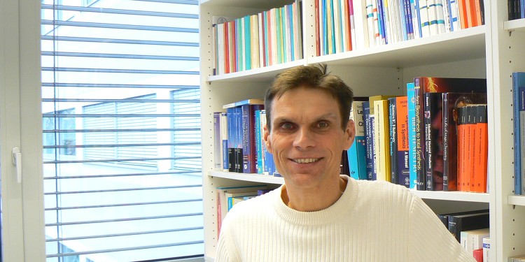 Prof. Dr. Armido Studer hat zur Weiterentwicklung der Chemie freier Radikale beigetragen.<address>© Uni MS – AK Studer</address>