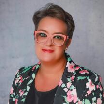 Prof. Dr. Lara-Zuzan Golesorkhi (she/her)