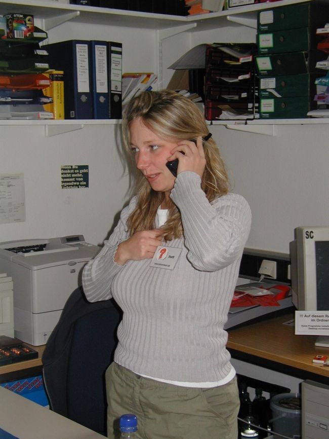 Steffi beim Telefonieren.jpg