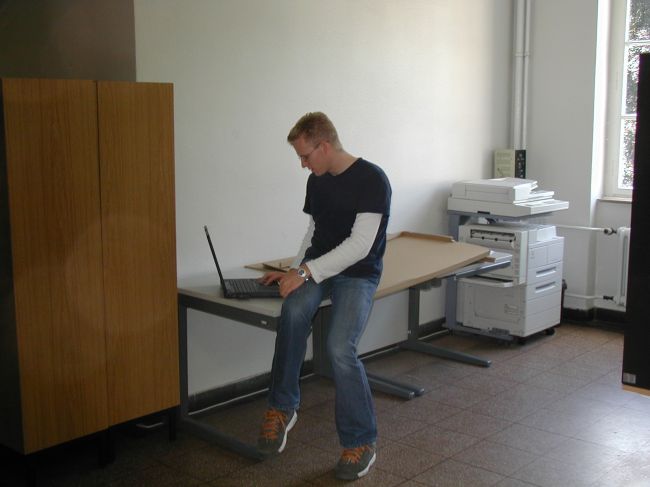 Tobias beim Deinstallieren.JPG