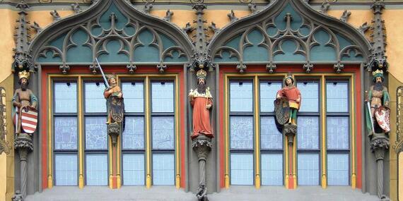 960px-ulm-rathaus-kaiserfenster-061104
