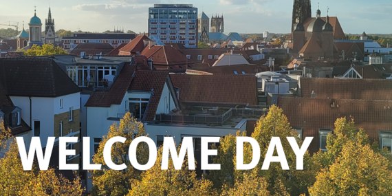 Panoramaansicht Münsters mit dem Schriftzug "Welcome Day".