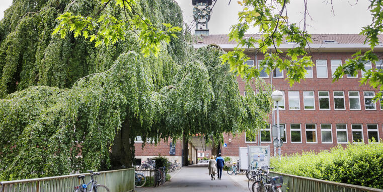 Das Juridicum von der Aabrücke. 