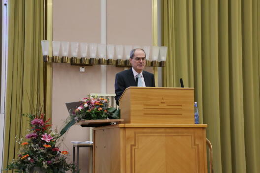 Prof. Dr. Peter Oestmann während seines Grußworts.