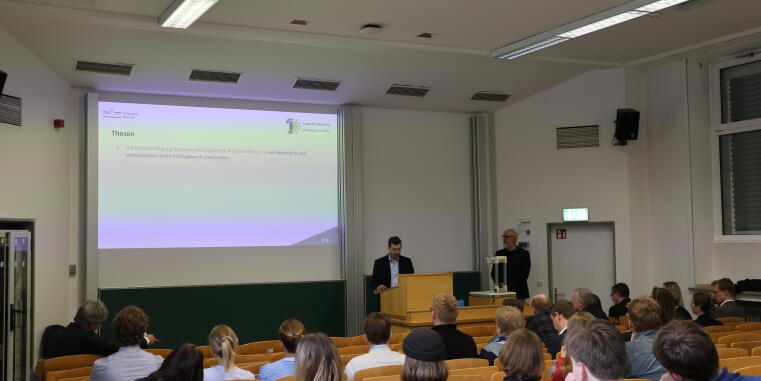 Prof. Dr Frank Zimmermann und Prof. Dr. Guido Hertel bei der Projektvorstellung der DFG Forschungsgruppe 5096.