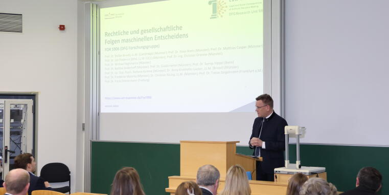 Prof. Dr. Johannes Wessels, Rektor der Universität Münster, bei der Projektvorstellung der DFG Forschungsgruppe 5096.