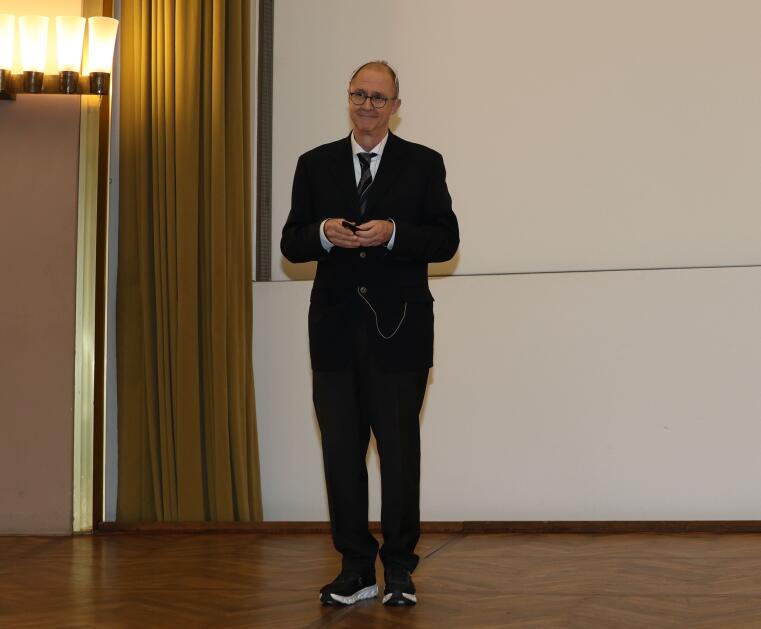 Prof. Dr. Ulrich Falk