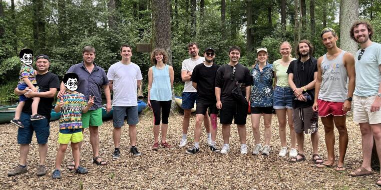 Group picture of AG Heindel during a canoing trip in Spreewald in July 2024.