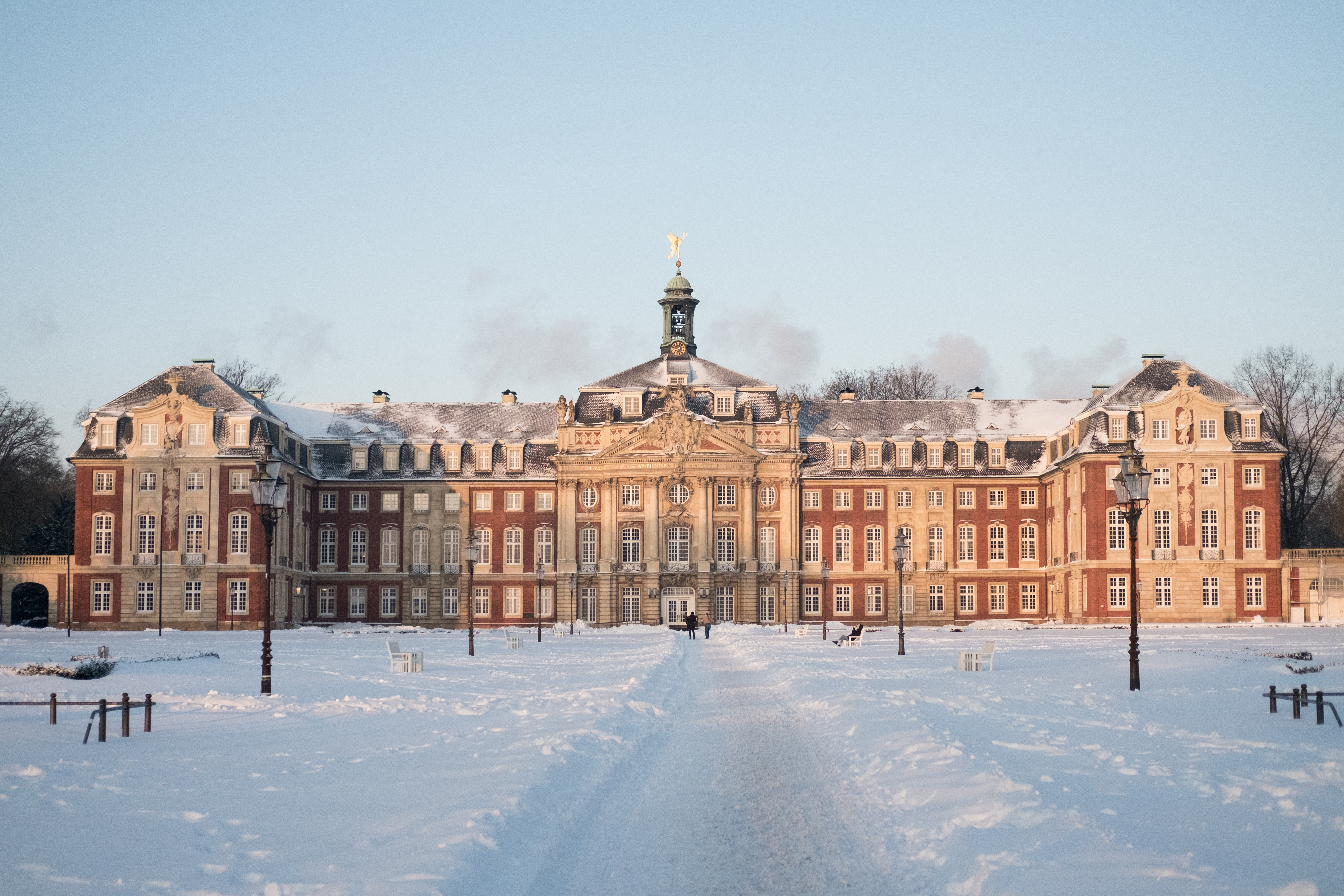 Schloss Münster im Schnee