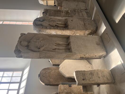 Sammlung von Steindenkmälern im Landesmuseum Mainz