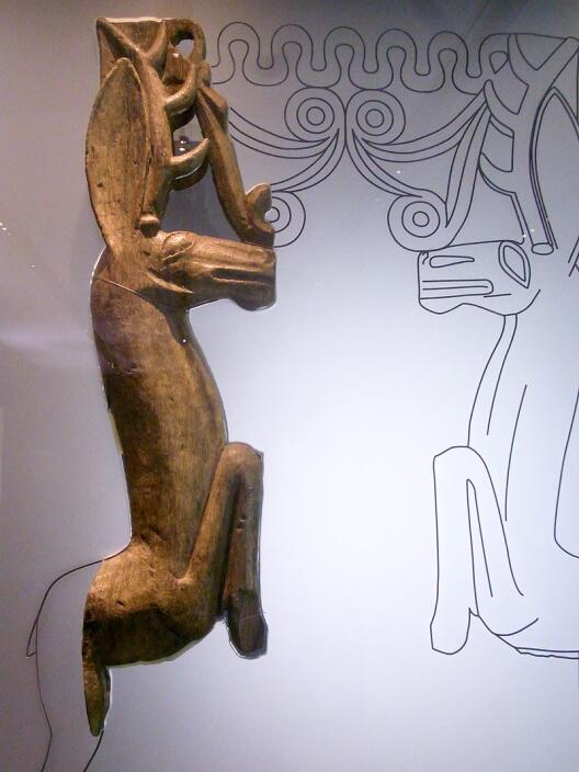 Hirschfigur aus dem Schacht der Viereckschanze Fellbach-Schmiden, datiert auf das Jahr 127 v. Chr.  