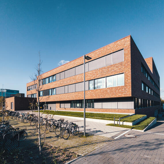 Picture of the building facade of the Multiscale Imaging Centre