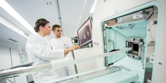 Picture of people in an imaging laboratory