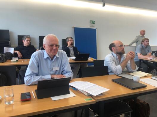 Teilnehmer der Konferenz im Tagungsraum