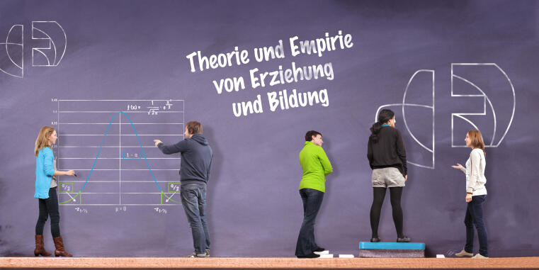 Menschen vor einer Tafel, Text auf der Tafel: Theorie und Empirie von Erziehung und Bildung