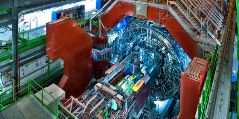 Ein Blick in das Innere des 10.000 Tonnen schweren ALICE-Detektors. Teilchenphysiker der WWU Münster sind an diesem Experiment am CERN beteiligt. 