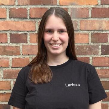 Larissa Fs