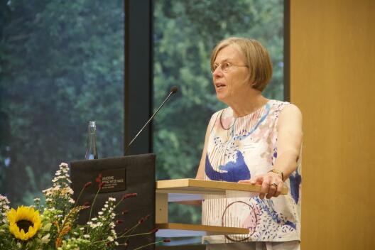 Prof.'in Marianne Heimbach-Steins leitete thematisch in den Öffentlichen Abend ein.