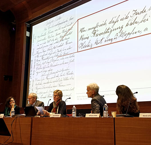 Auf dem Podium (v.l.n.r.): Nina Valbousquet (École française de Rome), Prof. Dr. Dr. h.c. Hubert Wolf (Universität Münster), Dr. Barbara Schüler (Universität Münster), Prof. Dr. David Kertzer (Brown University), Prof. Dr. Rafaella Perin (Università Cattolica del Sacro Cuore)