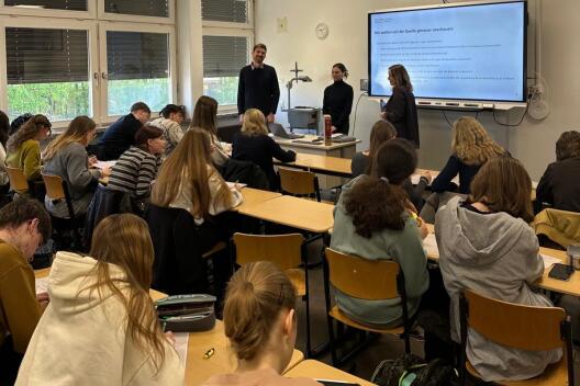 The workshops of the project team took place in religious education and history lessons.