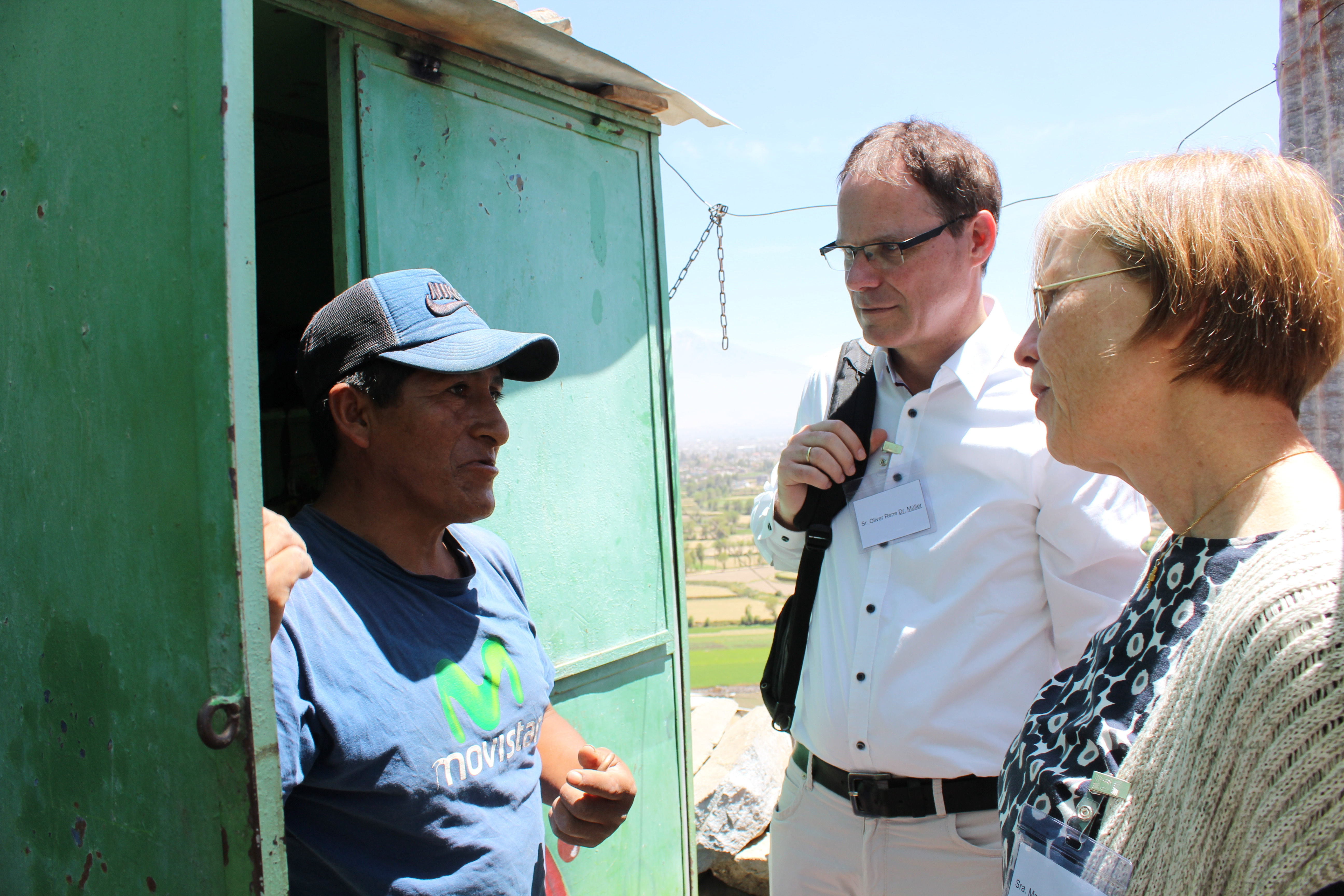 Ernesto sen. im Gespräch mit Dr. Oliver Müller (Leiter von Caritas International) und Prof. Dr. Marianne Heimbach-Steins