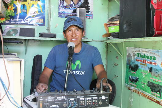 Ernesto sen. in seiner Radiostation