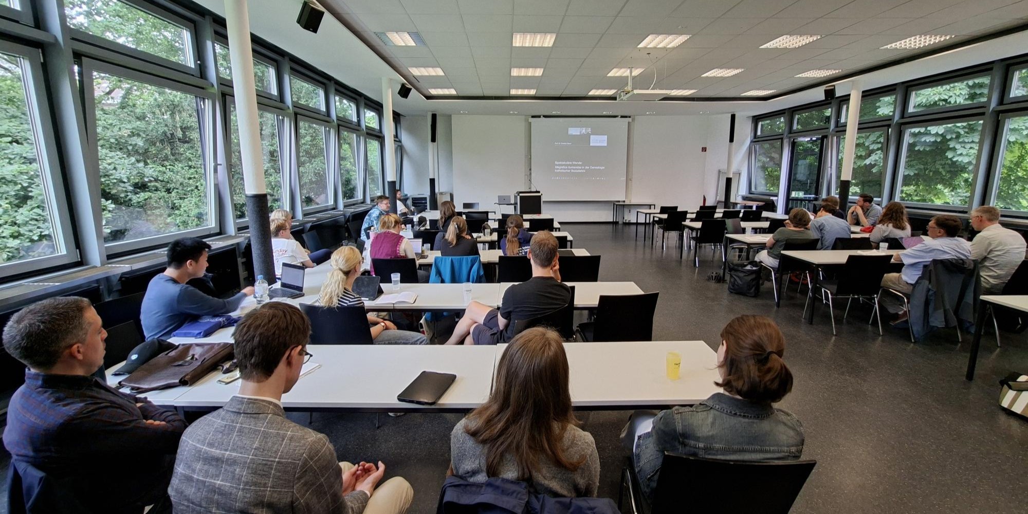 Blick in den Hörsaal beim Brown Bag Meeting zur Enzyklika Magnifica Humanitas