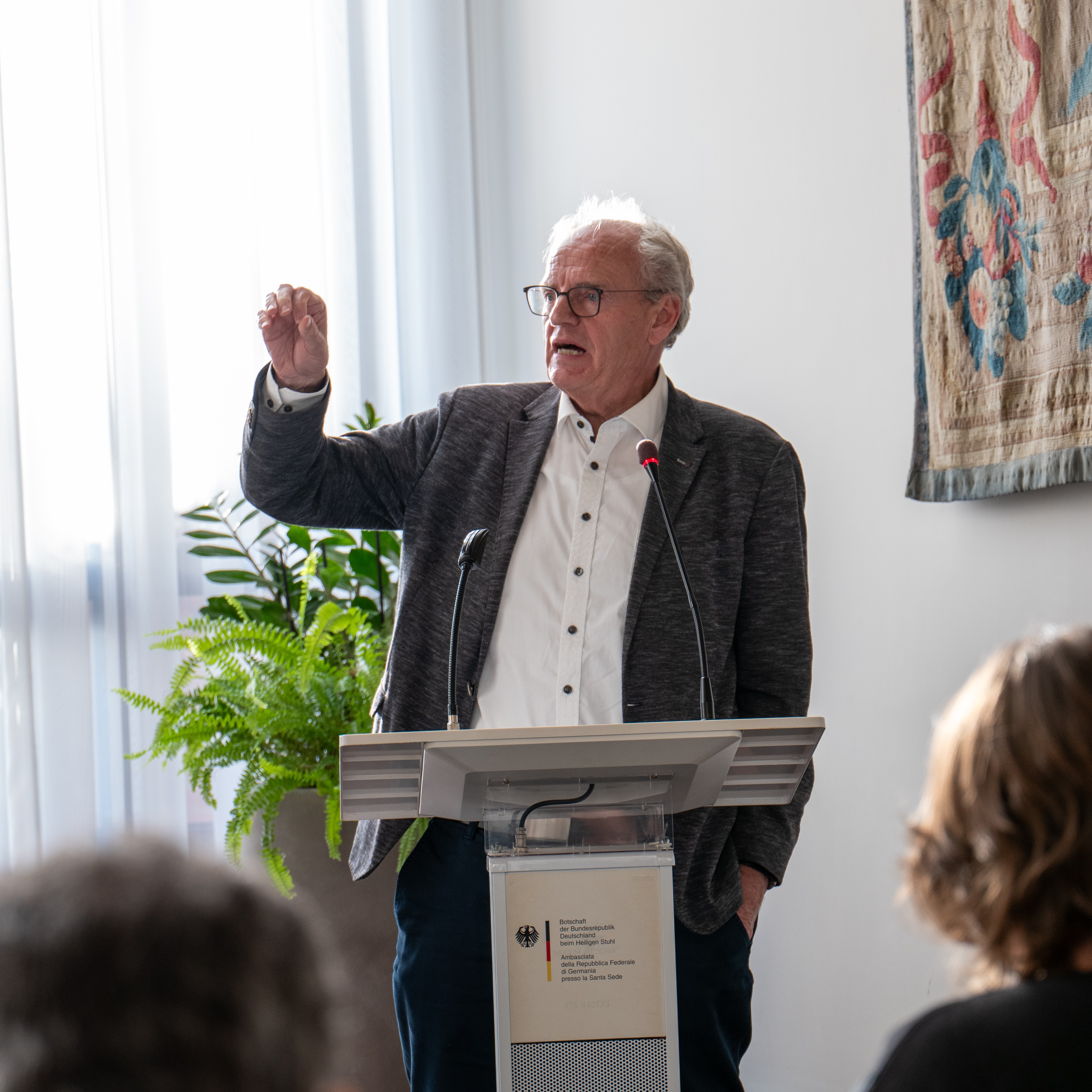 Hubert Wolf beim Vortrag