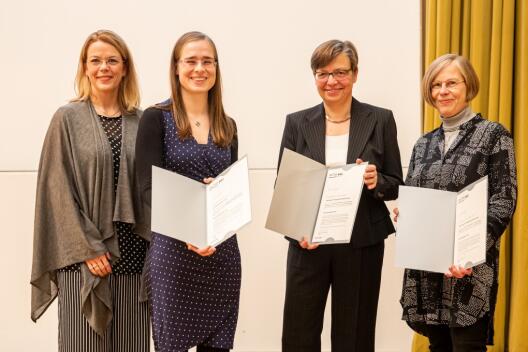 v.l. Prorektorin Prof. Dr. Maike Tietjens, Verena Suchhart-Kroll; Prof. Dr. Judith Könemann, Prof. Dr. Marianne Heimbach-Steins