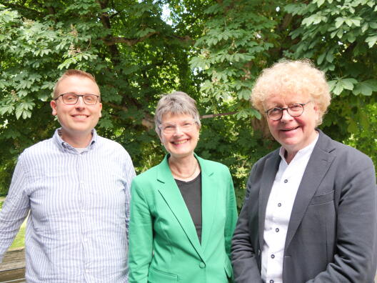 Simon Spratte und Prof. Dr. Monika Bobbert haben das vierte Diversity Brownbag Meeting mit Prof. Dr. Andreas Lob-Hüdepohl organisiert (v.l.)