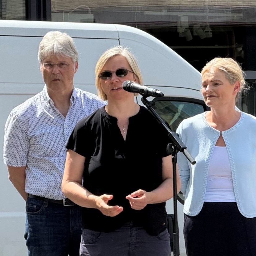 Prof. Dr. Regina Elsner am Mikrofon.