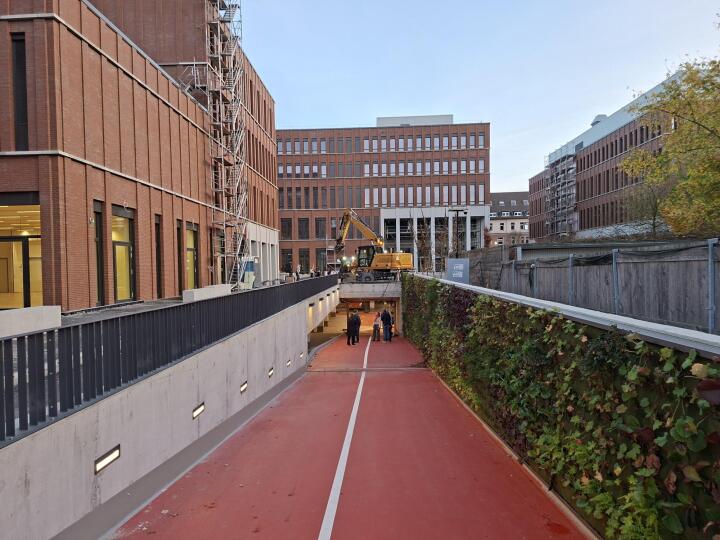 Zufahrt zur Fahrradgarage | Stand: 20.11.25