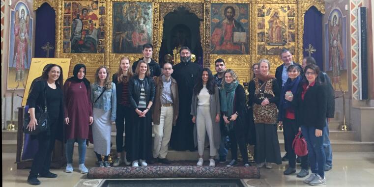 Die Teilnehmenden der Exkursion in der orthodoxen Kathedrale Heiliger Georg.
