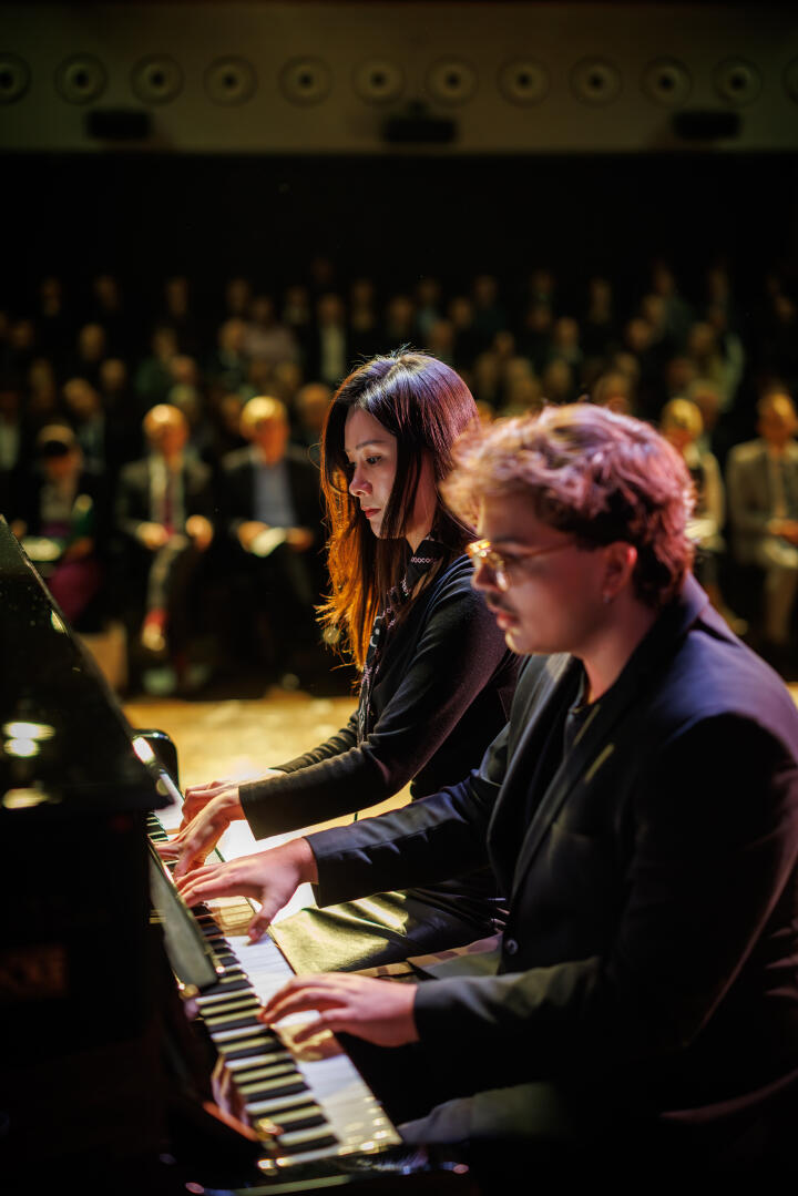 Duarte Lima und Bichura Kang gestalten den musikalischen Rahmen der Veranstaltung.