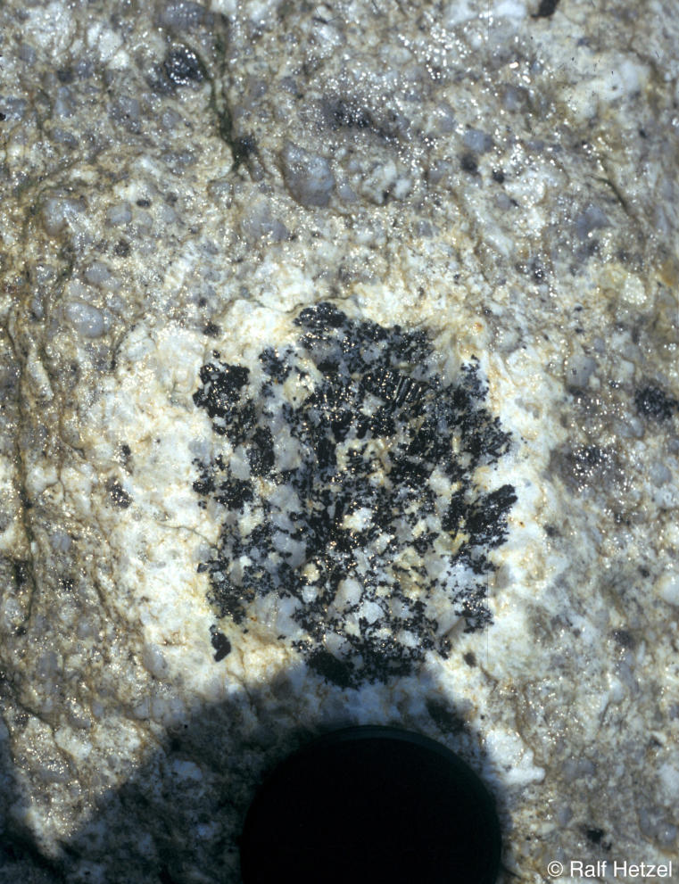 Tourmaline-quartz aggregate, undeformed