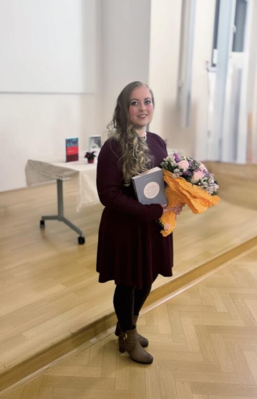 Frau Dr. Lewald-Romahn bei der Preisvergabe