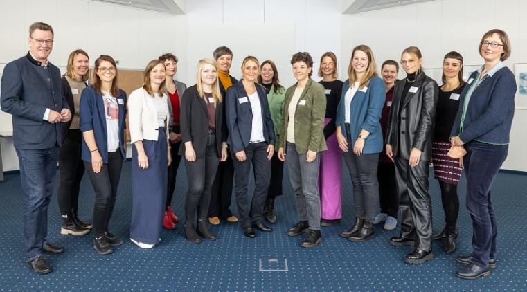 Gruppenbild mit Rektor und Professorin